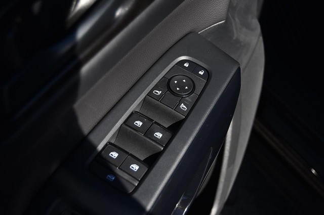 Nissan Pathfinder Vehicle Image 09