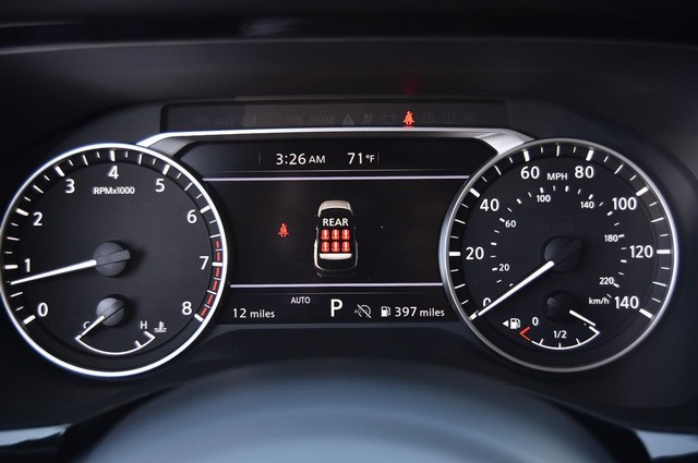 Nissan Pathfinder Vehicle Image 12