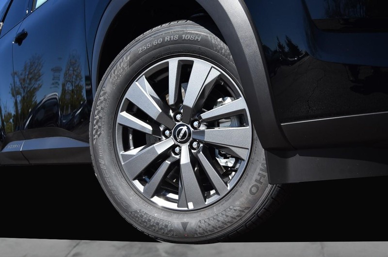 Nissan Pathfinder Vehicle Image 03