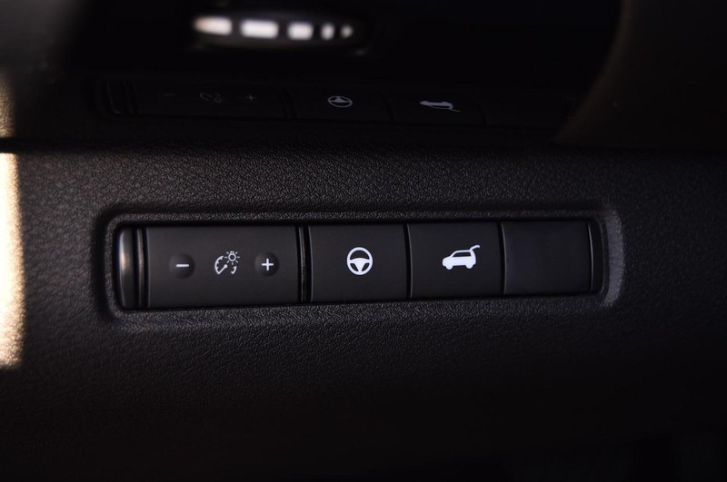 Nissan Pathfinder Vehicle Image 11