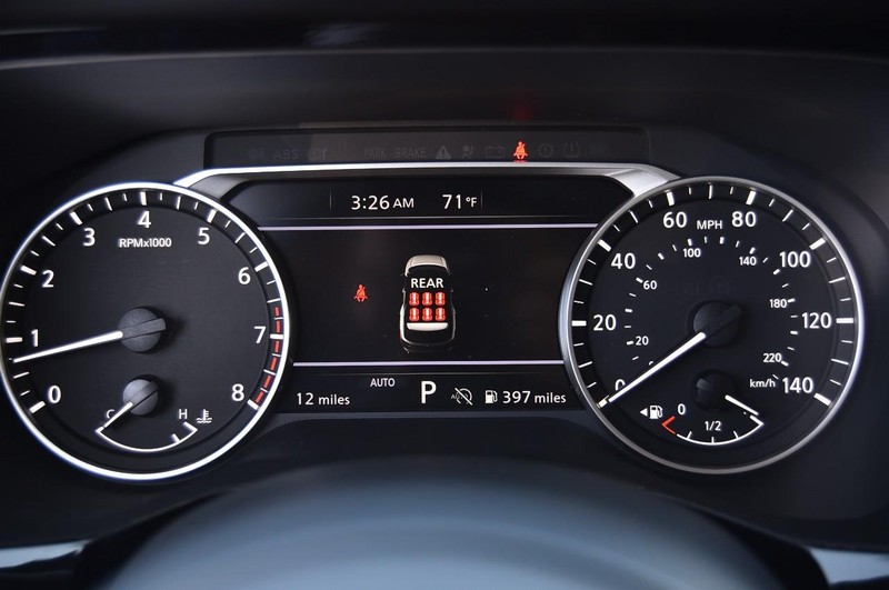 Nissan Pathfinder Vehicle Image 12