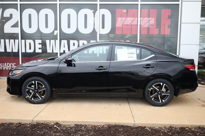 Nissan Sentra Vehicle Image 04