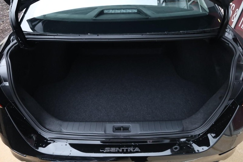 Nissan Sentra Vehicle Image 06