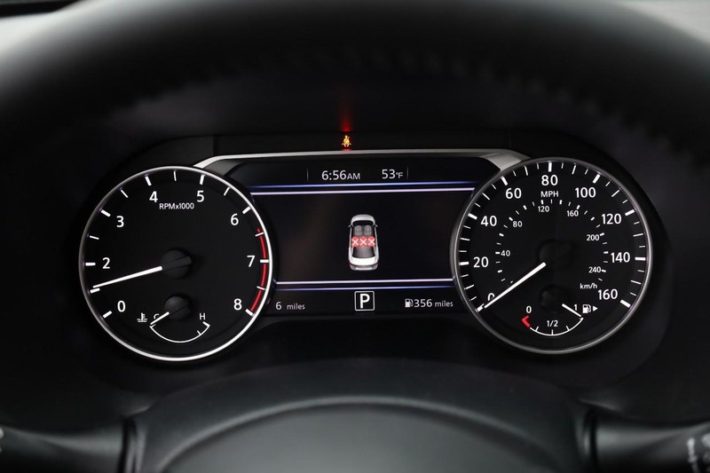 Nissan Sentra Vehicle Image 09