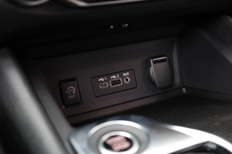 Nissan Sentra Vehicle Image 14