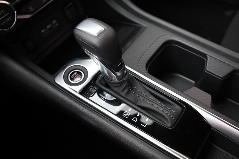 Nissan Sentra Vehicle Image 15