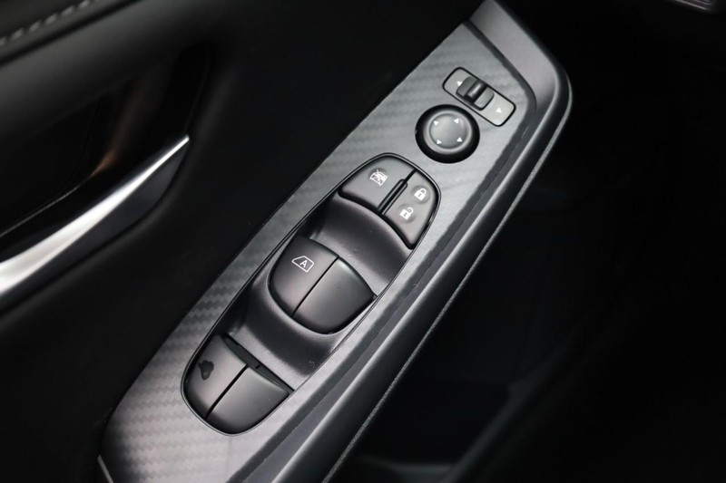 Nissan Sentra Vehicle Image 17