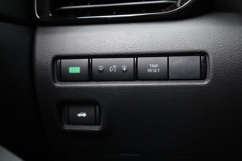 Nissan Sentra Vehicle Image 18