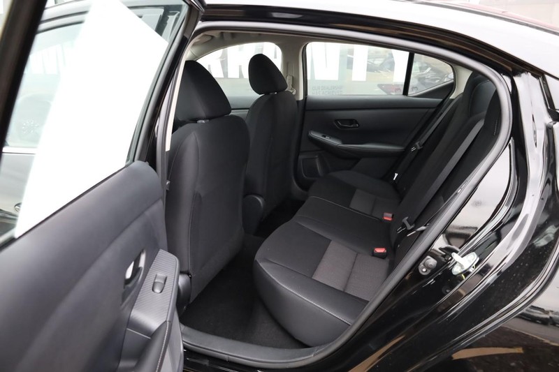 Nissan Sentra Vehicle Image 19