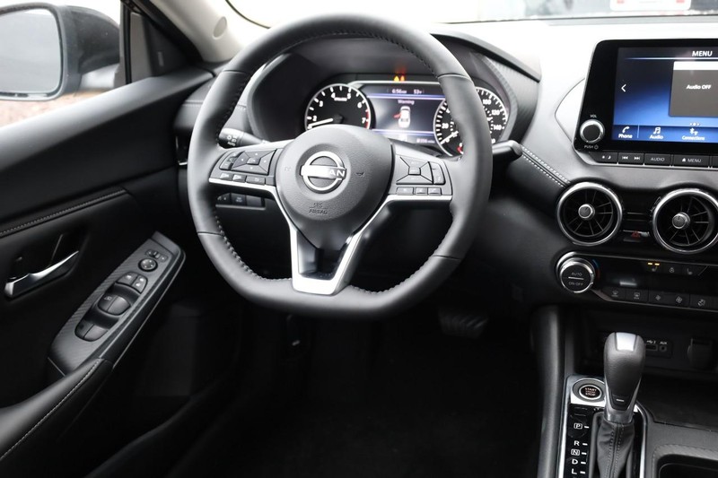 Nissan Sentra Vehicle Image 22