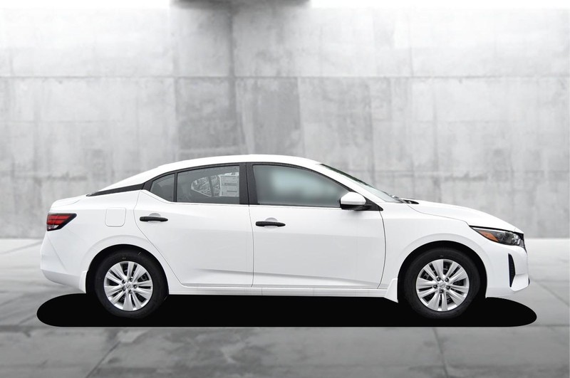 Nissan Sentra Vehicle Image 05