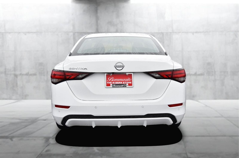 Nissan Sentra Vehicle Image 06