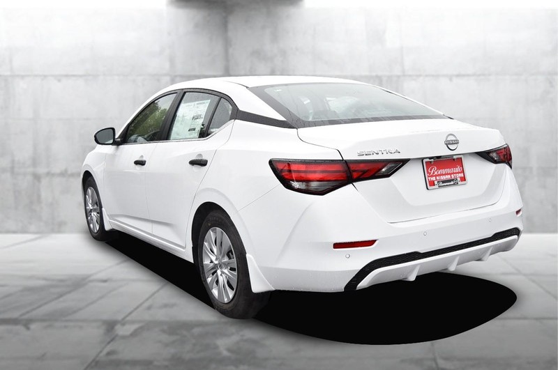 Nissan Sentra Vehicle Image 07