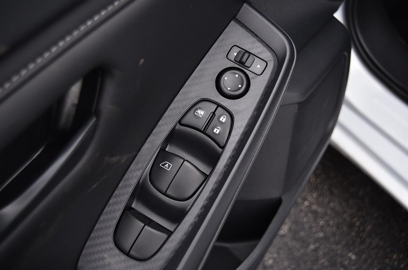 Nissan Sentra Vehicle Image 09