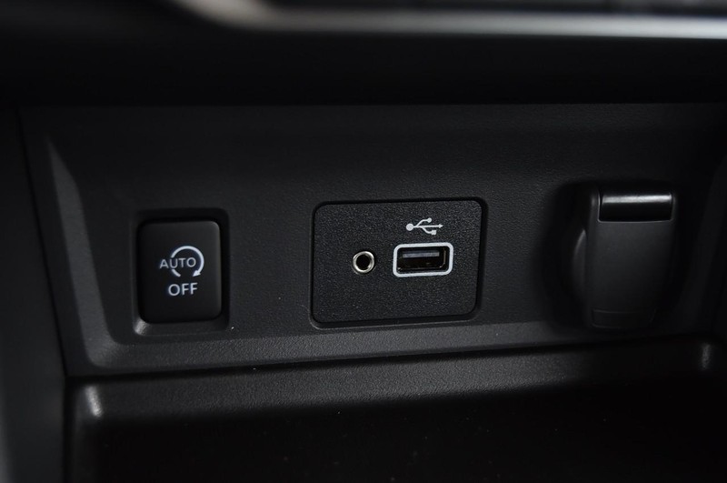 Nissan Sentra Vehicle Image 16