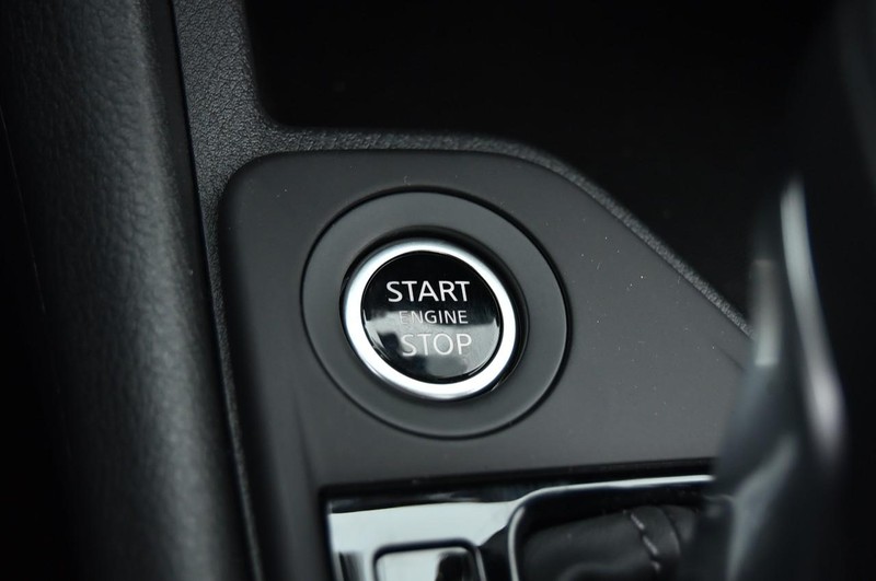 Nissan Sentra Vehicle Image 17