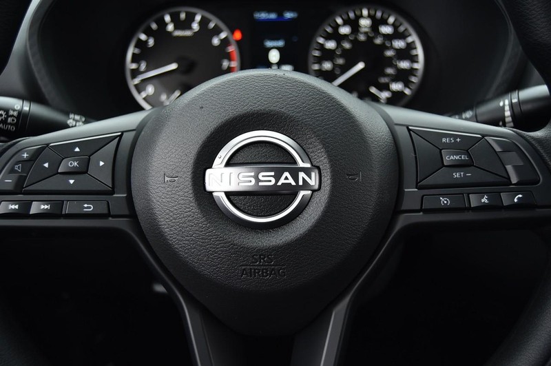 Nissan Sentra Vehicle Image 18