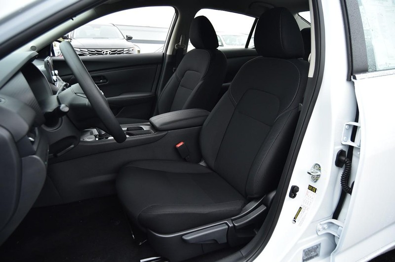 Nissan Sentra Vehicle Image 19