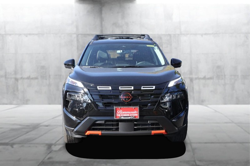 Nissan Rogue Vehicle Full-screen Gallery Image 4