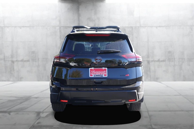 Nissan Rogue Vehicle Full-screen Gallery Image 6