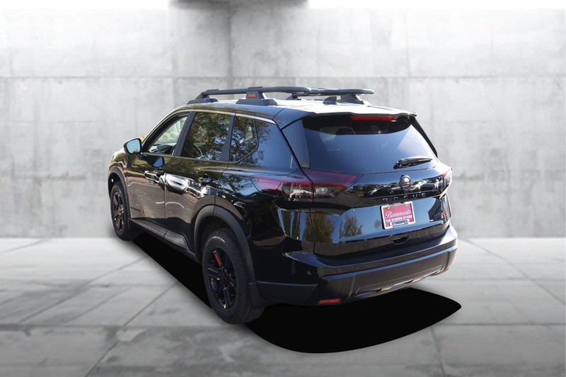 Nissan Rogue Vehicle Full-screen Gallery Image 7