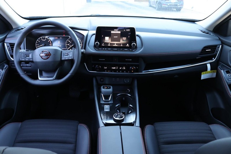 Nissan Rogue Vehicle Full-screen Gallery Image 13