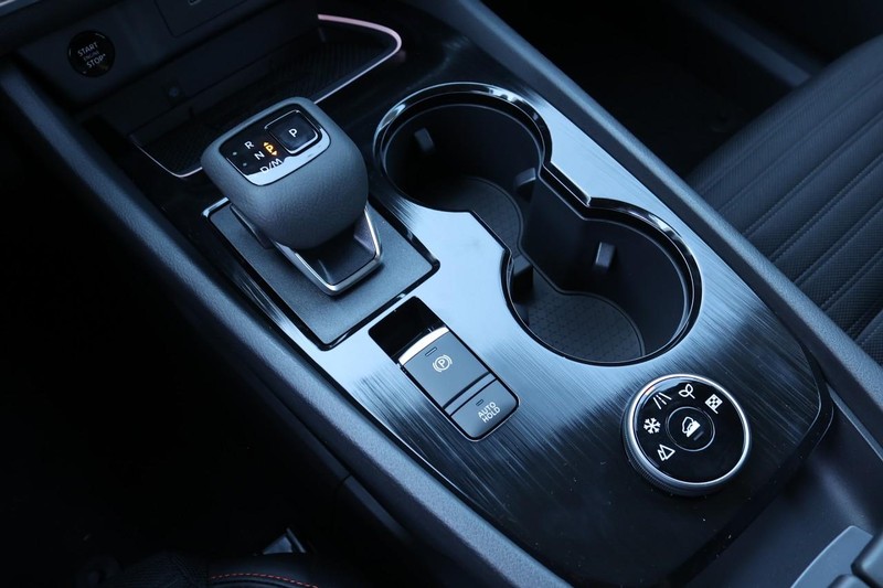 Nissan Rogue Vehicle Full-screen Gallery Image 14