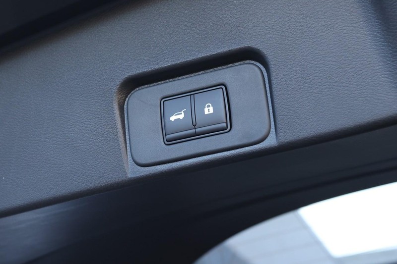 Nissan Rogue Vehicle Full-screen Gallery Image 20