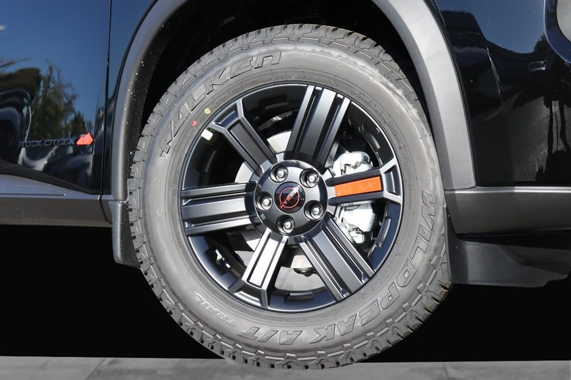 Nissan Rogue Vehicle Full-screen Gallery Image 23