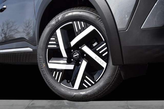 Nissan Kicks Vehicle Image 03