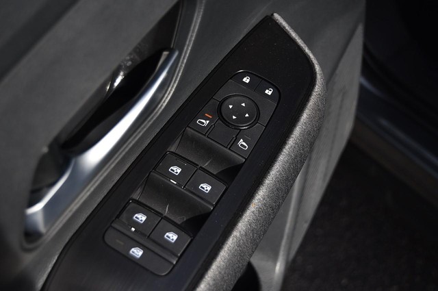 Nissan Kicks Vehicle Image 09