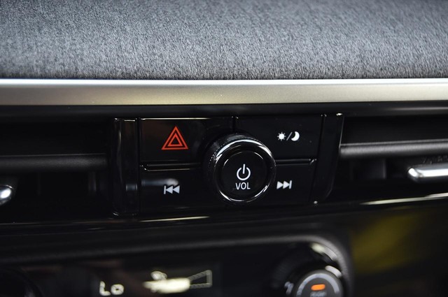 Nissan Kicks Vehicle Image 15