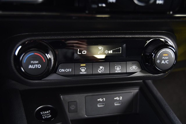 Nissan Kicks Vehicle Image 16