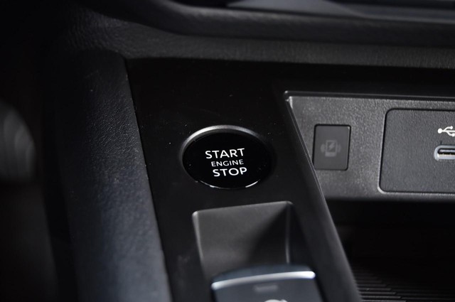 Nissan Kicks Vehicle Image 18