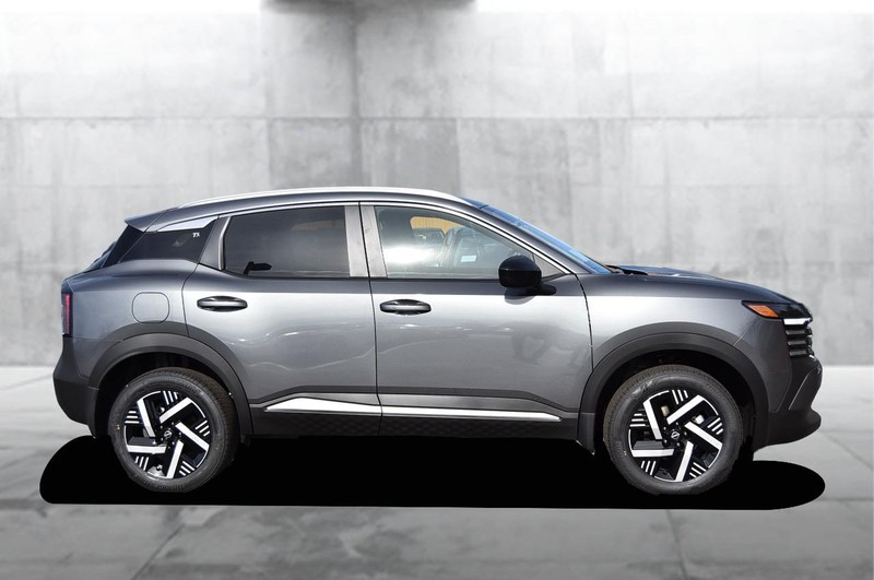 Nissan Kicks Vehicle Image 05