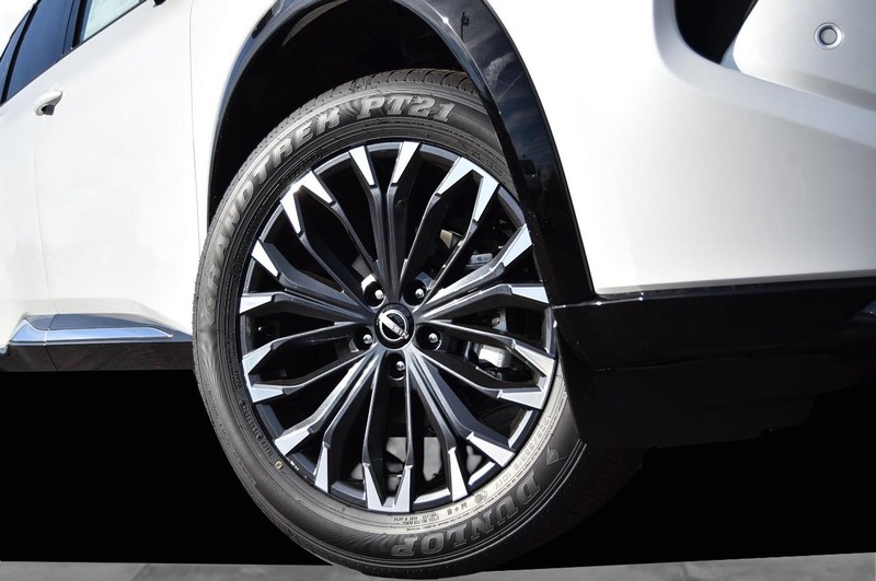 Nissan Rogue Vehicle Image 03