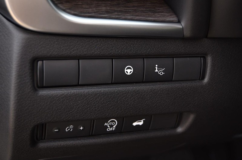 Nissan Rogue Vehicle Image 12