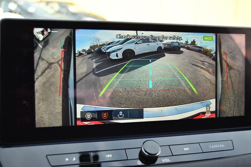 Nissan Rogue Vehicle Image 15