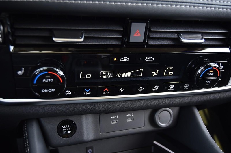 Nissan Rogue Vehicle Image 19