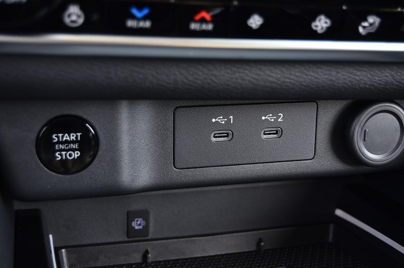 Nissan Rogue Vehicle Image 20