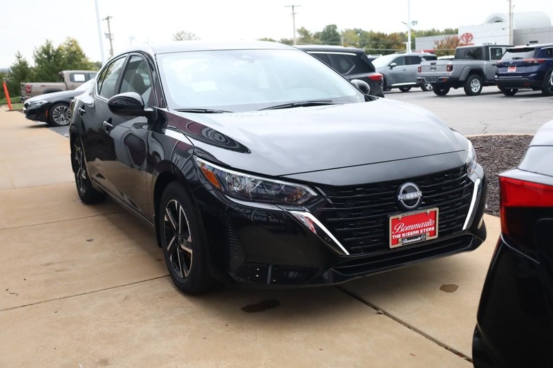 Nissan Sentra Vehicle Image 02