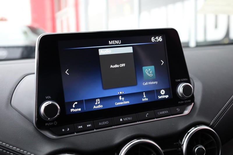 Nissan Sentra Vehicle Image 11