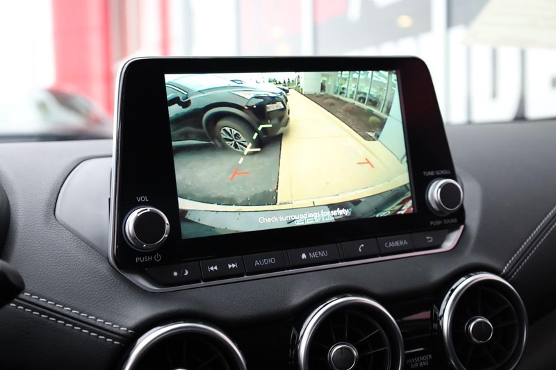 Nissan Sentra Vehicle Image 12