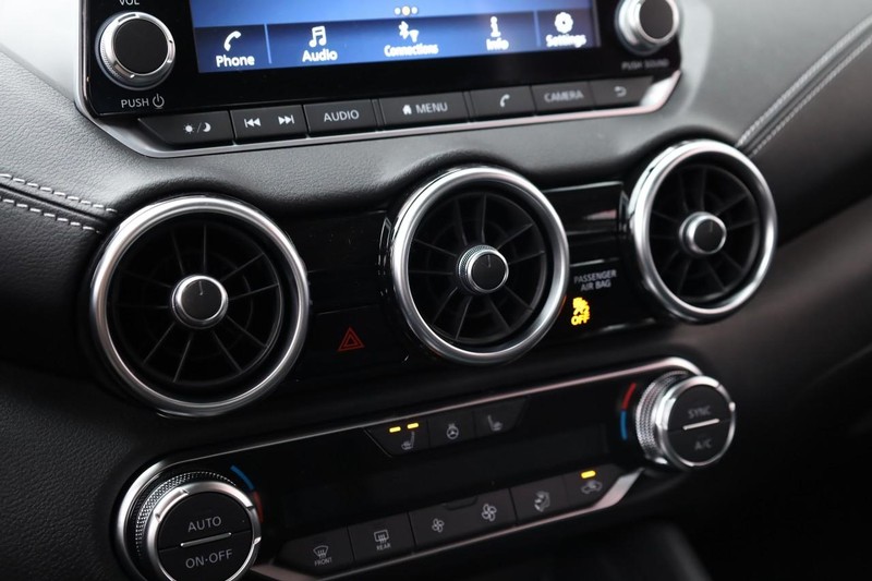 Nissan Sentra Vehicle Image 13