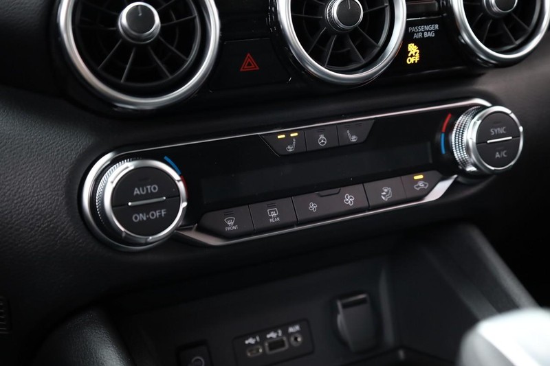 Nissan Sentra Vehicle Image 14