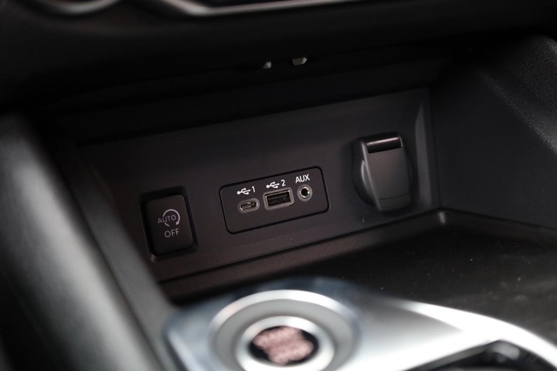 Nissan Sentra Vehicle Image 15