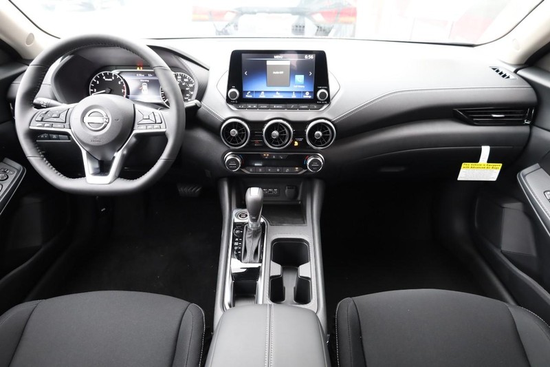 Nissan Sentra Vehicle Image 22