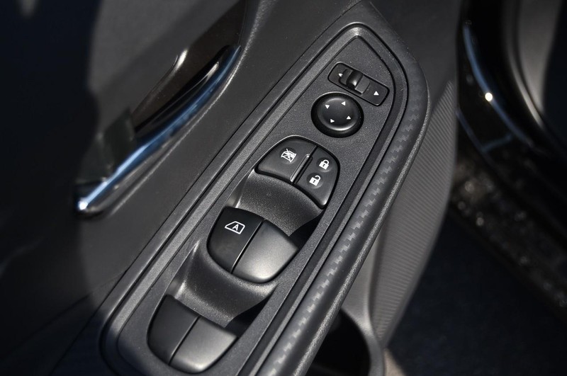 Nissan Versa Vehicle Full-screen Gallery Image 9