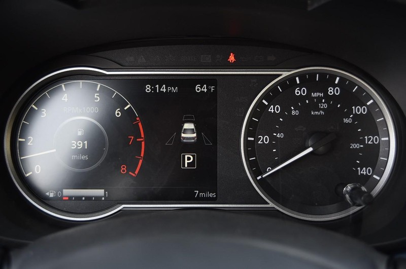 Nissan Versa Vehicle Full-screen Gallery Image 11