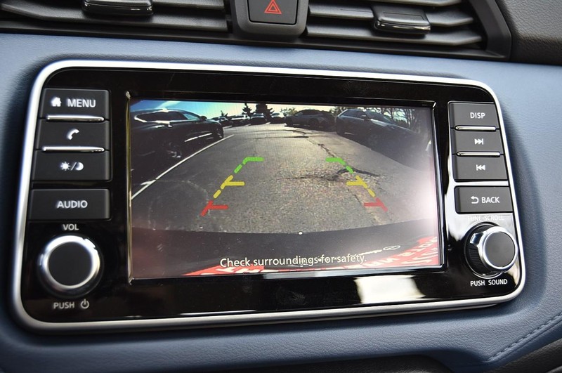 Nissan Versa Vehicle Full-screen Gallery Image 12